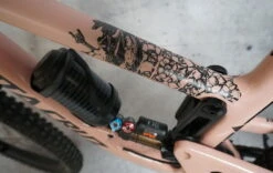 Dyedbro Frame Beschermingskit - Ride Or Die Zwart 8 Dyedbro Frame Beschermingskit - Ride Or Die Zwart -Sram Hope Winkel 05 DBF11188