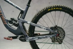 Dyedbro Frame Beschermingsset Dream Catcher - Wit Mat -Sram Hope Winkel 966C2ED9 7838 46DB 8205 0A123BEC2E65 1024x1024 2x