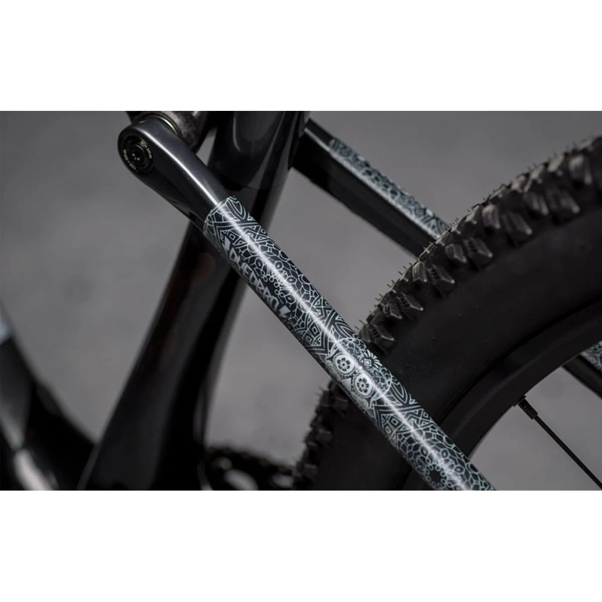 Dyedbro Montuurbeschermingskit - Día De Muertos - Wit Glans 7 Dyedbro Montuurbeschermingskit - Día De Muertos - Wit Glans - Afbeelding 5